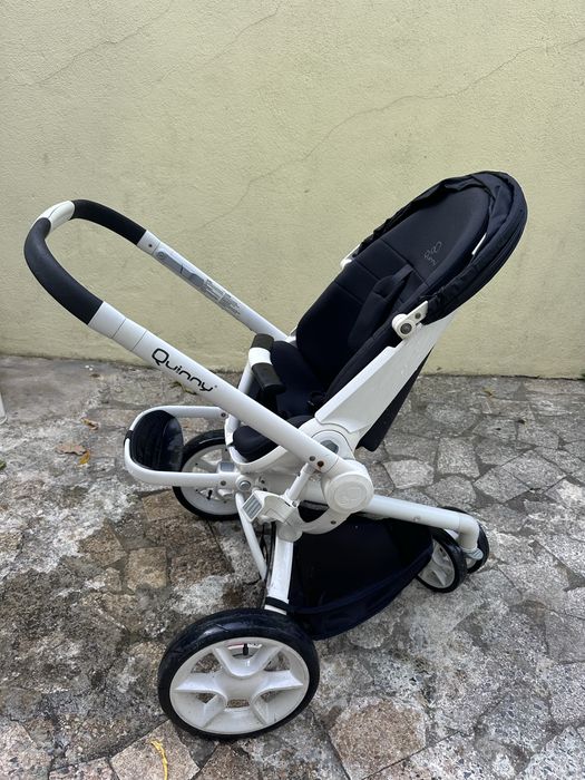 Carrinho de bebe com ovo