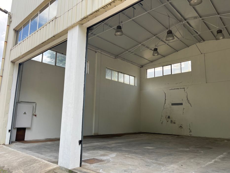 Armazém para Arrendamento de 142 m² em Famalicão