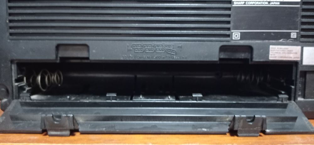Продам магнітолу SHARP 252