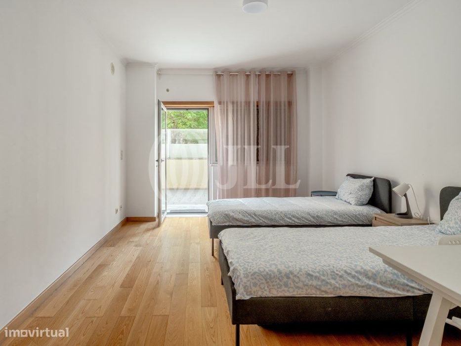 Apartamento T4, com terraço e estacionamento, em Lisboa