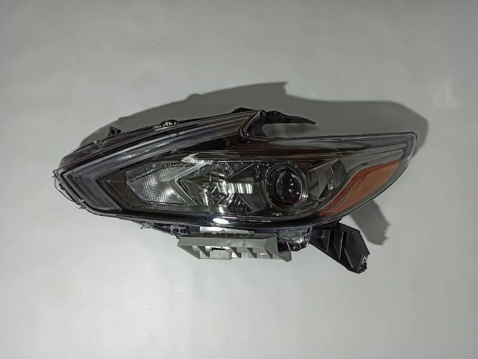 NISSAN ALTIMA Фара Галоген левая черная 2016 2017 2018 26060-9HS3B