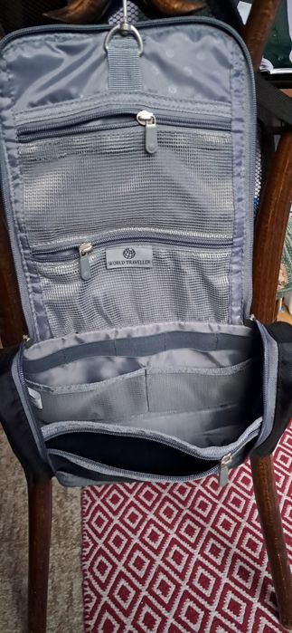 Męska kosmetyczka podróżna firmy World  Traveller.