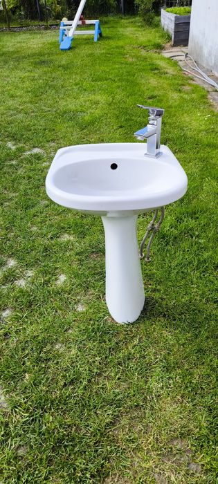 Umywalka łazienkowa z bateria