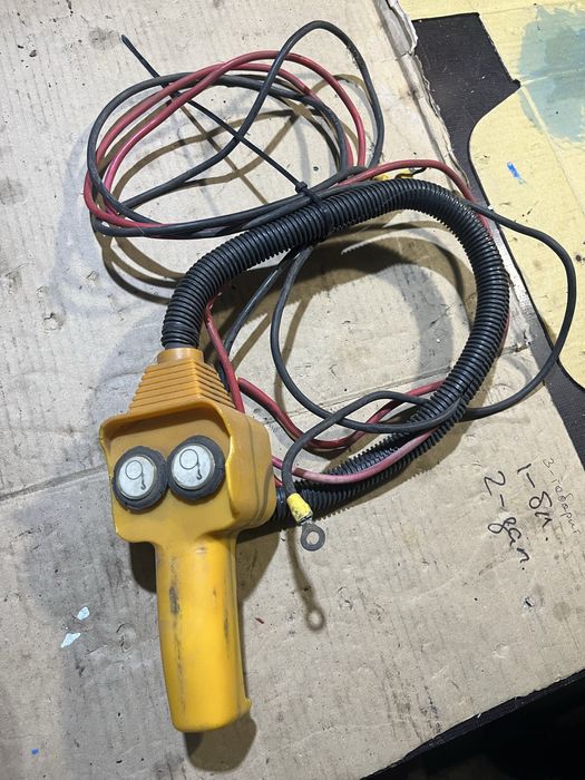 Пульт на лебідку, тельфер, підйомник.