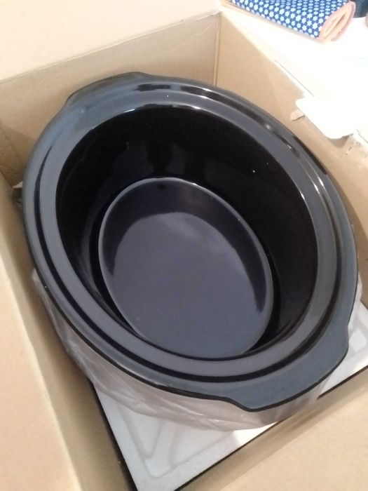 Panela elétrica Quigg nova