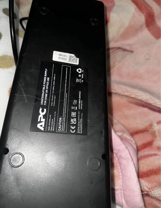 APC 1200VA 720W com 4 tomadas.