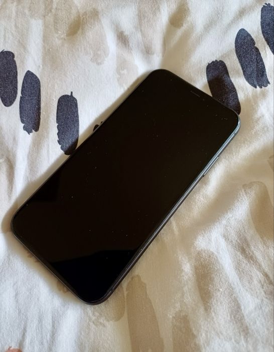 Iphone11 128gb czarny z etui i ładowarką, oryginalne pudełko