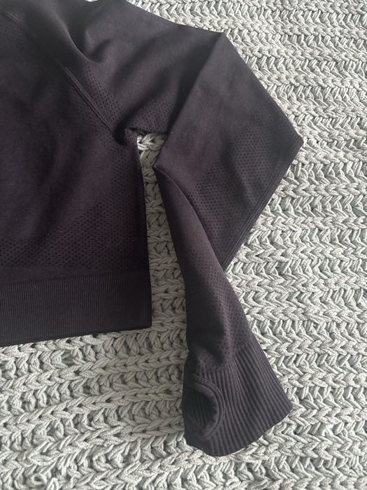 Czarny sportowy croptop dlugi rekaw w bardzo dobrym stanie