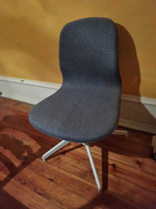 estrado de cama metálico + cadeira ikea