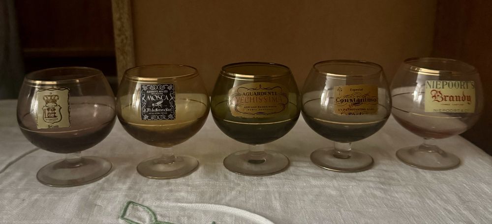 Cálices vintage bonitos.