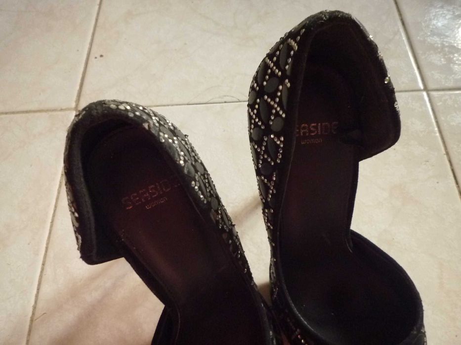 Sapatos Pretos com brilhantes de Salto Alto nº 36 salto com 10cm Novos