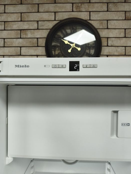 Вбудований однокамерний холодильник Miele Німеччина