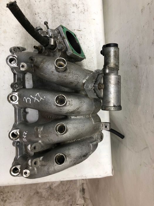 Впускной коллектор на Volvo V40 1.9T 2.0T