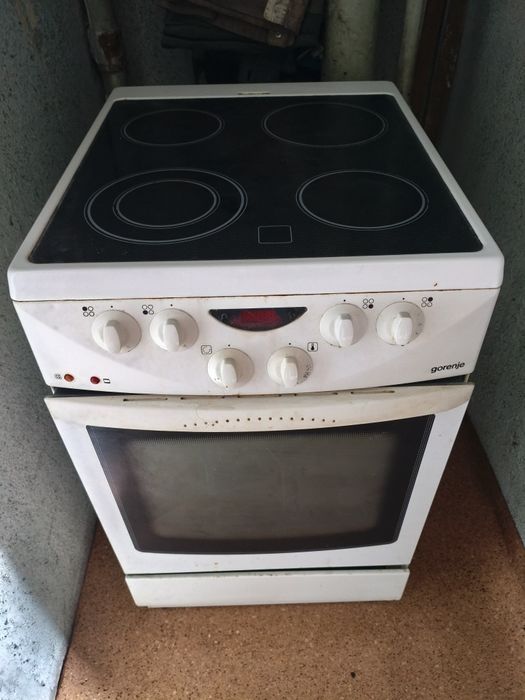 Продам на запчастини електроплита Горенія