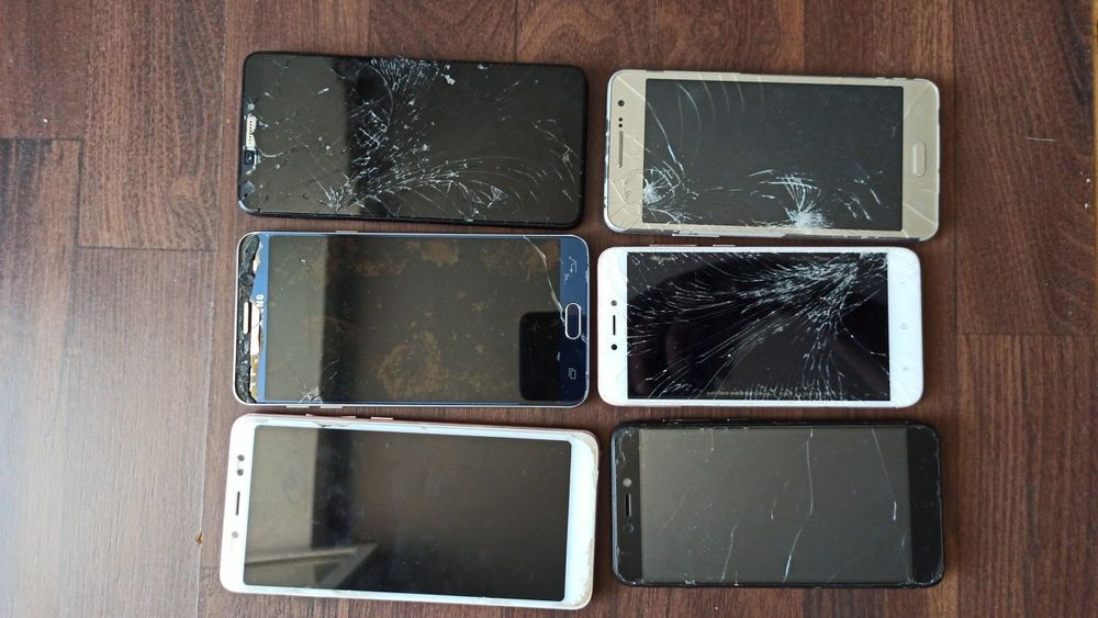 Продам мобільні телефони та запчастини до телефонів