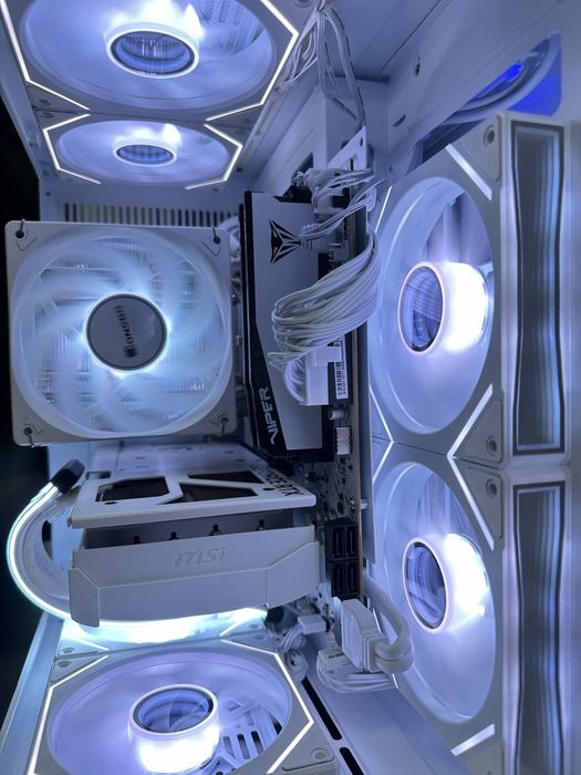 Digital PC Esport Zeus | Ryzen 7 7700 + RTX5070