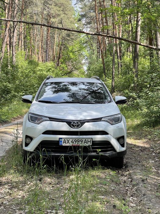 Продам toyota rav4 official