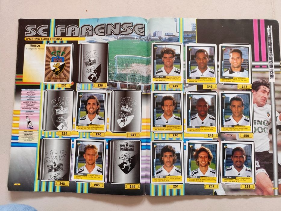Caderneta de Cromos - Futebol 98/99 (163 Cromos)