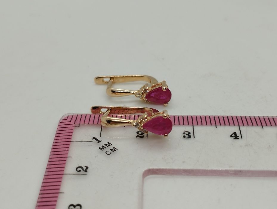 Золотые сережки с рубинами и  бриллиантами 2.35 грамма