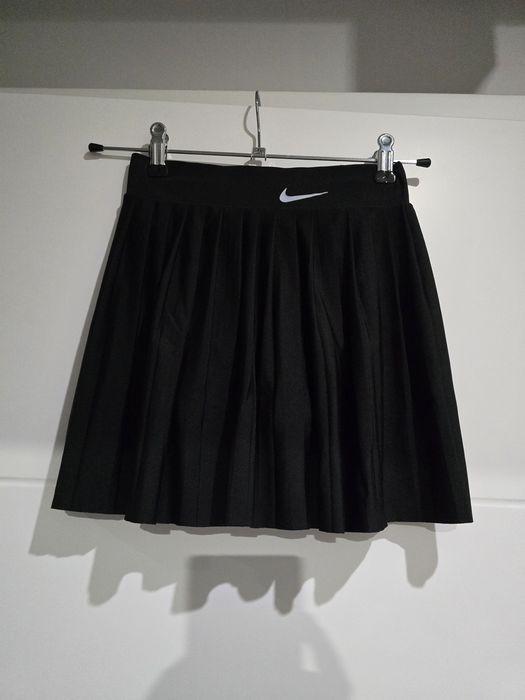 Plisowana spódniczka z szortami NIKE Czarna