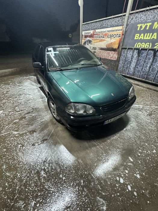 Продам авто тайота авенсіс 2001 р