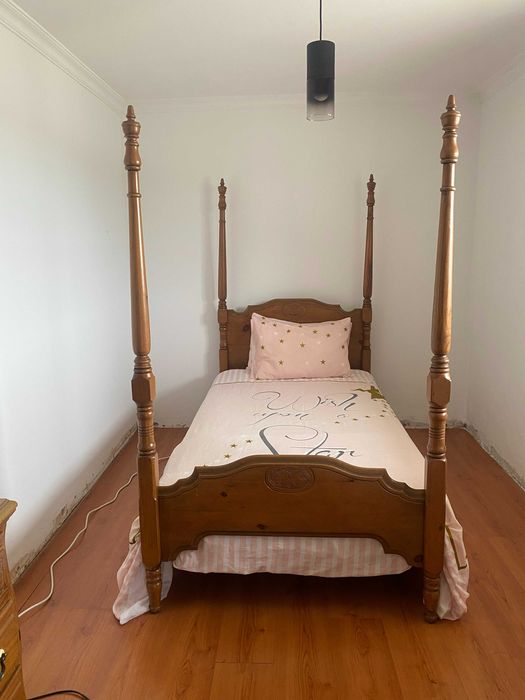 Cama de solteiro com colchão