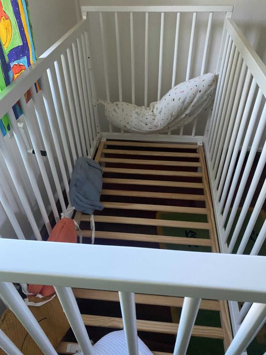 Cama de grades para bebé com colchão