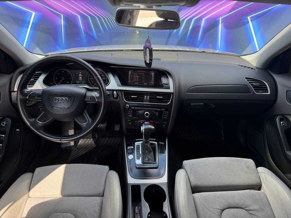 Audi A4 2012, 2.0 дизель, автомат, передний привод