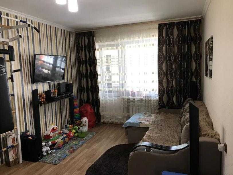 Продам 1 кімнатну квартиру метро 10 хвилин.