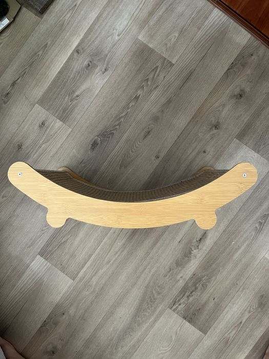 Лежанка-кігтеточка для котів