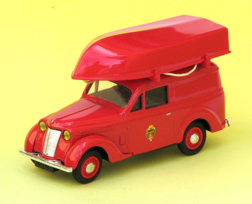 Renault Juvaquatre c/ barco a remos dos Bombeiros 1/43 Eligor c/ caixa