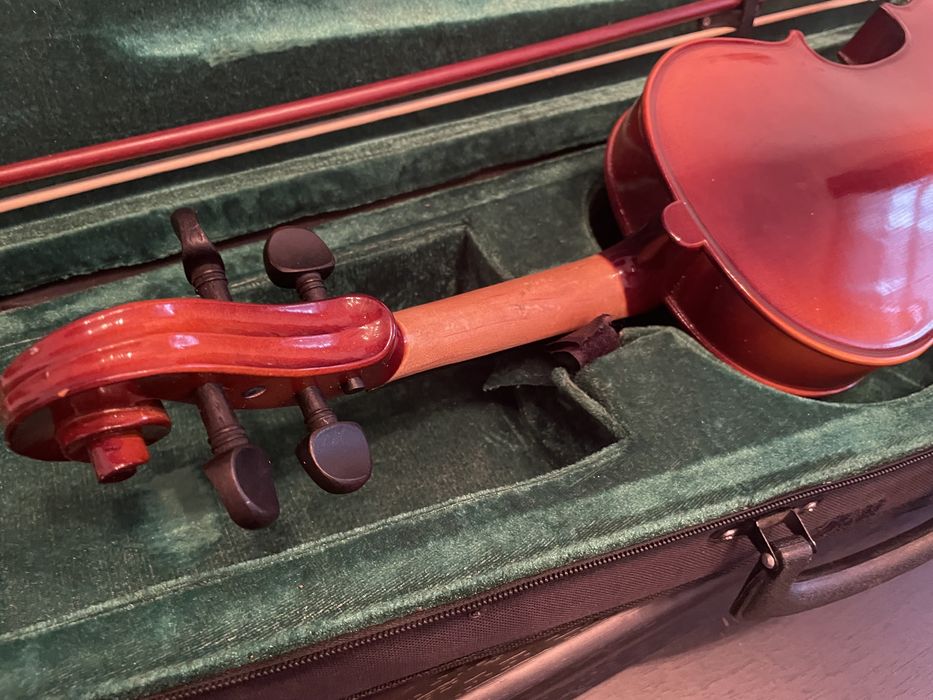 Скрипка MAXTONE TV4/4P + кейс + смичок