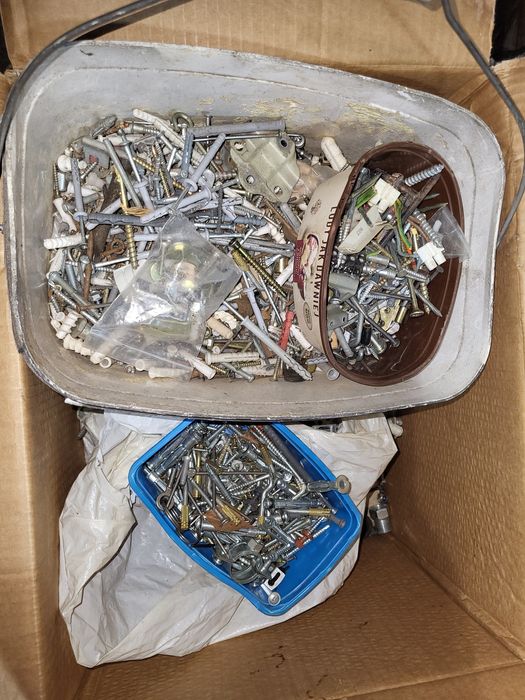 Wkręty do drewna metalu betonu mix pakiet nóż do tapet gadżety