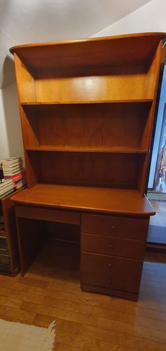 Secretária e cadeira