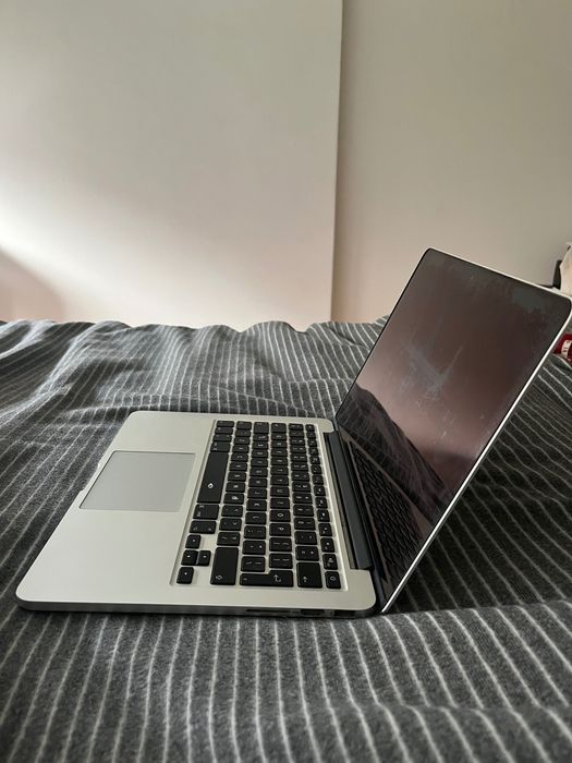 MacBook Pro (Retina, 13-inch, Early 2015)64737812552962123