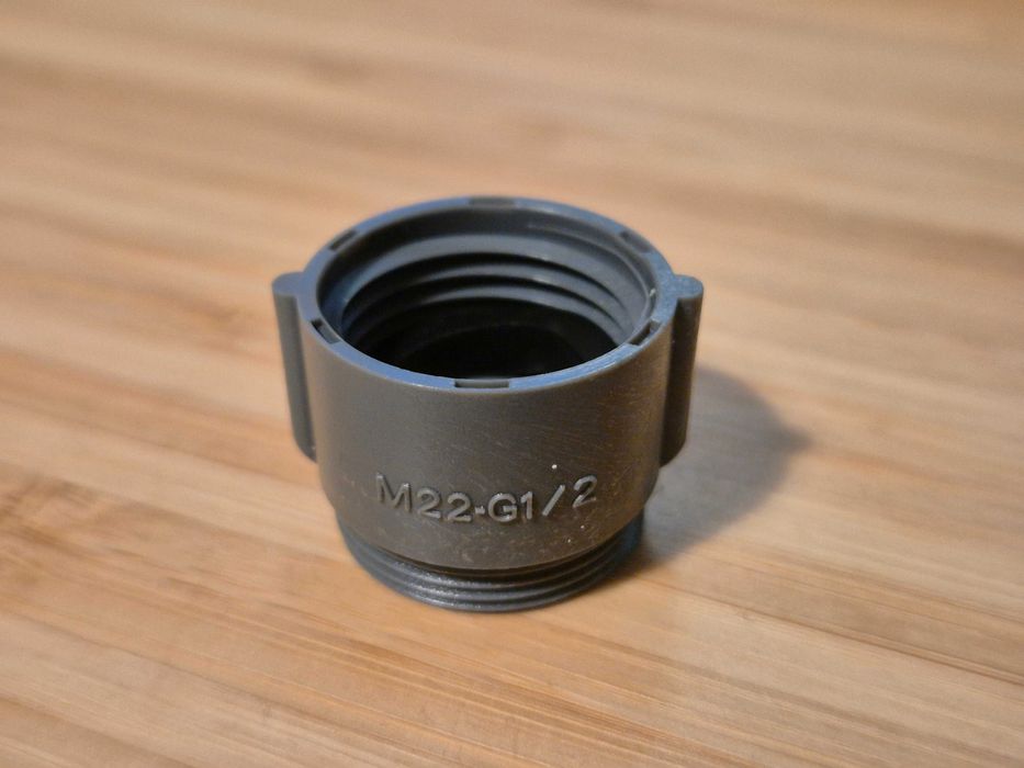 Nowy plastikowy adapter do kranu z M22 na G1/2