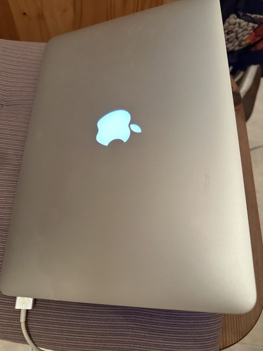 Macbook Pro 13” i5 8gb64730104681729122