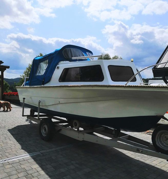 Łódź motorowa kabinowa 6 m + silnik Mercury 40 KM