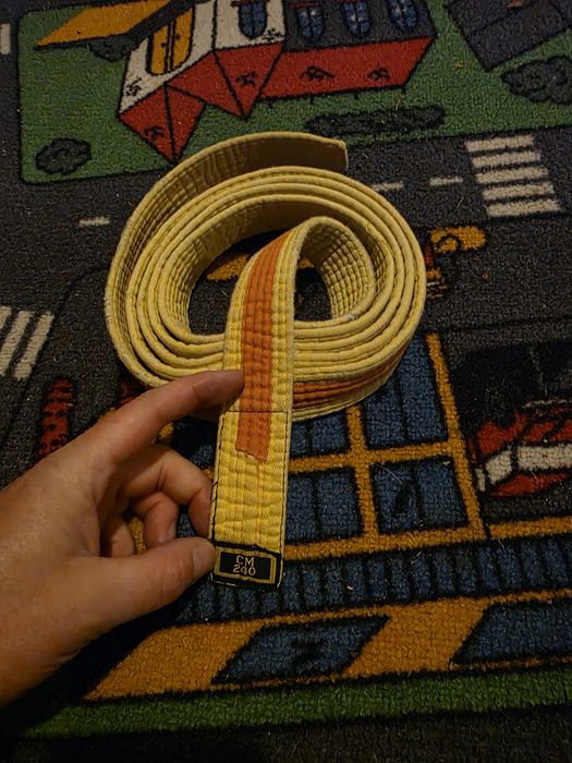 Pas żółto-pomaranczowy