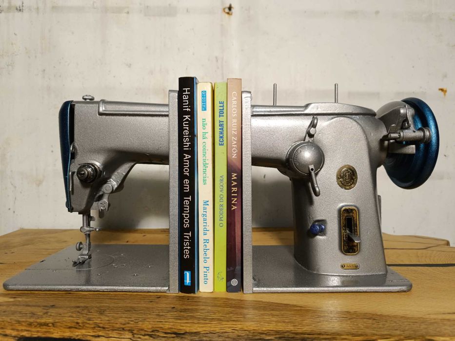 Vários Apoio de livros de máquina de costura antiga | Peça exclusiva