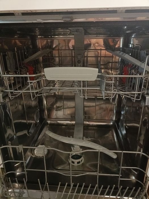 Maquina de loiça Hotpoint Ariston como nova