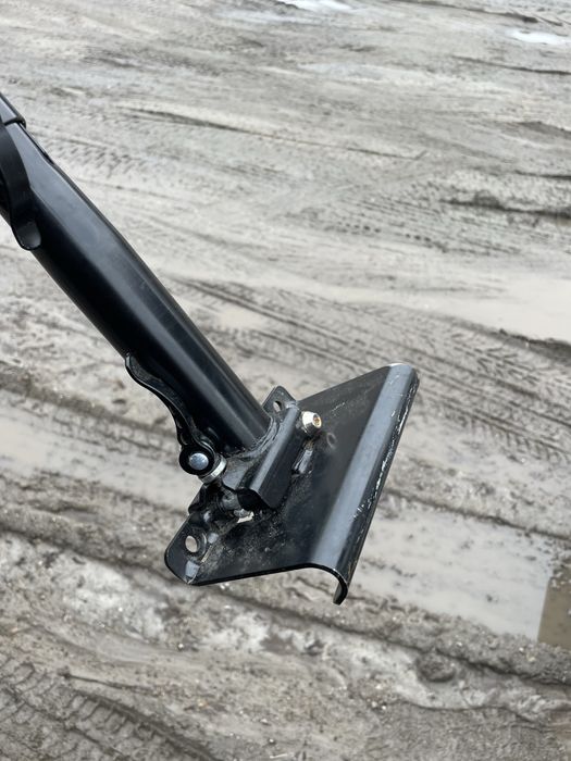 Продам універсальне сидіння на електросамокат з металевим багажником