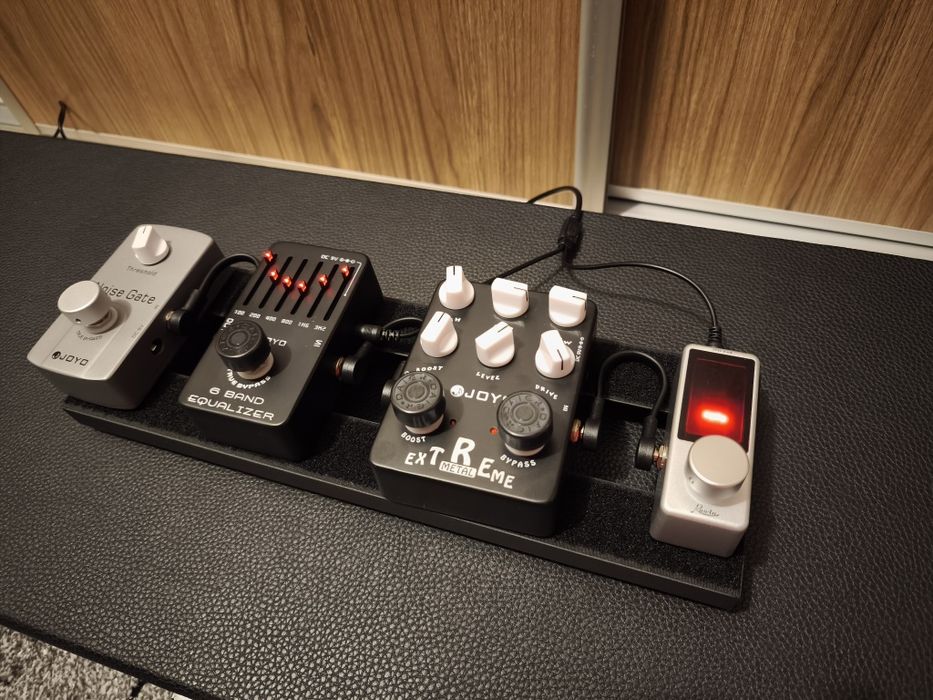 Efekty do gitary elektrycznej +pedalboard podłoga z  pokrowcem - kpl.