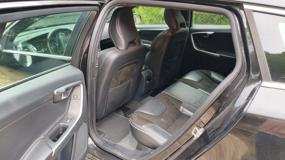 Volvo V60 D6 Plugin R-Design IVA dedutível