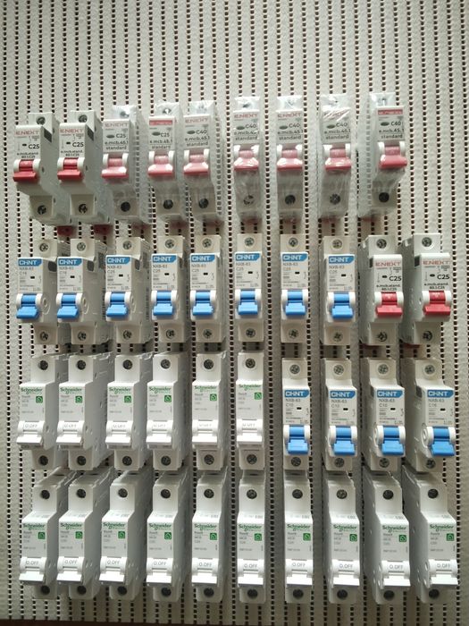 Автоматичний вимикач Schneider Elekrik Easy9 63A 1 P типу С.