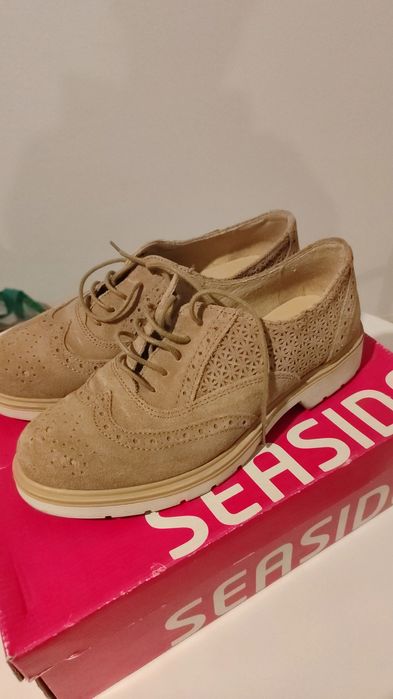 Vendo sapatos de camurça beges Seaside