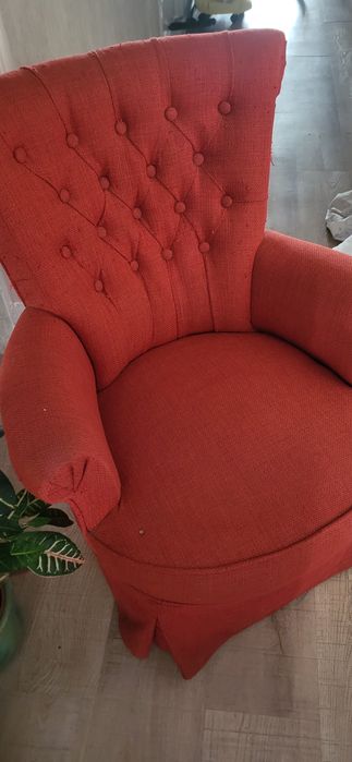 Cadeirão antigo vermelho