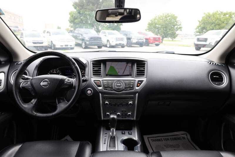 2020 Nissan Pathfinder SL