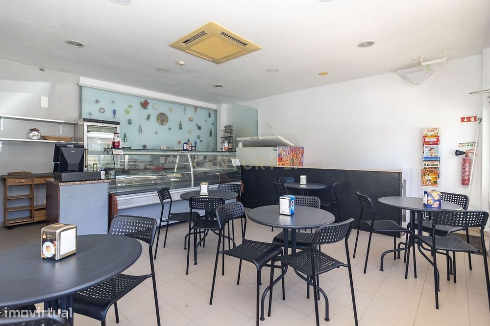 Investimento em Setúbal: Loja/Café/Snack-Bar Equipado e Distribuído po