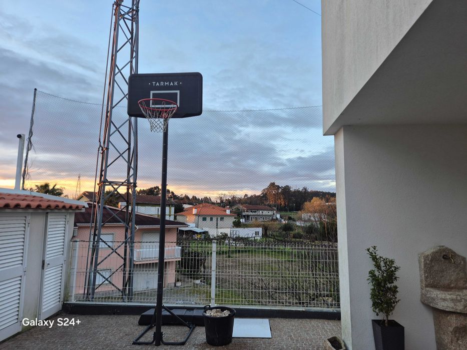 Cesto basquetebol ferro